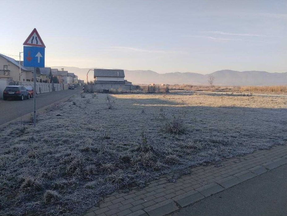 De vanzare un teren intravilan cu o suprafata de 800 mp, cu utilitati