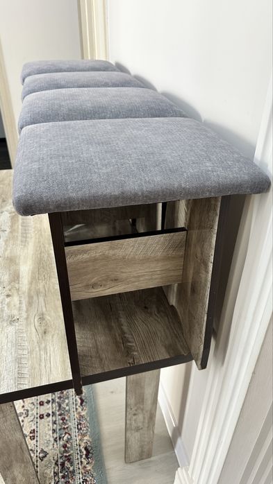 Стол со стульями