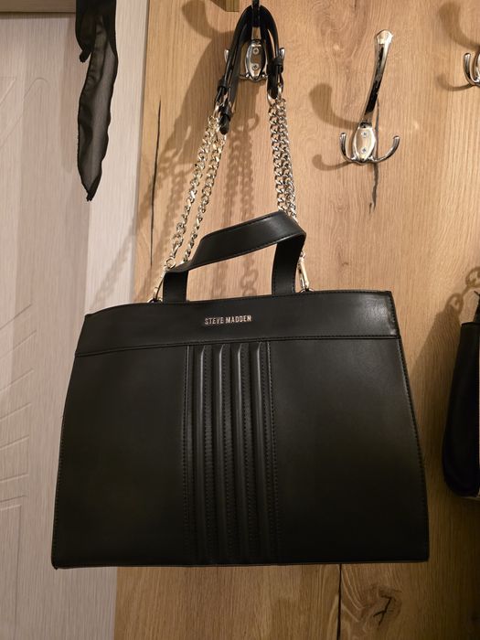 Оригинални чанти на Guess, Steve Madden, сникърси Pepe Jeans и Lasocki