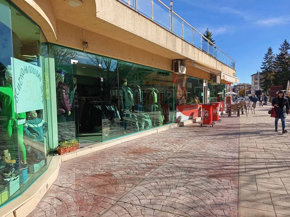 Дава се под наем Магазин в Смолян, Стар център - 45 кв.м за 800 € - Снимка #2