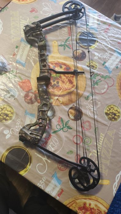 Продавам запазен лък компалт