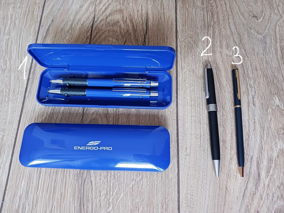 Нови комплекти химикал и молив в кутия. Нови химикали.