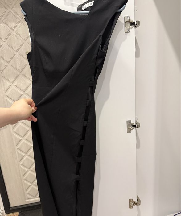 Платье черное приталеное ZARA