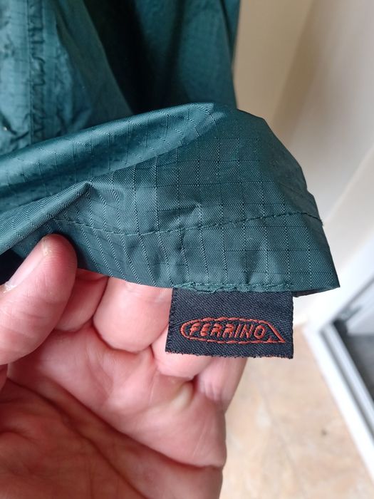 Дъждобран с гръб за раница Ferrino