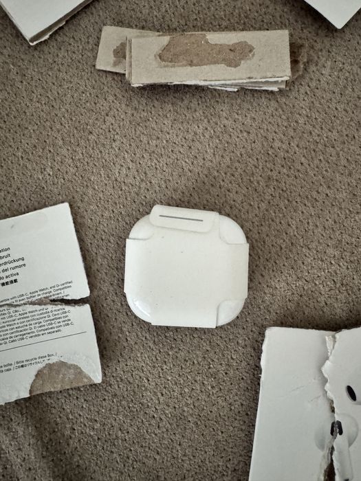 Casti Apple airpods 4 cu active noice cancellation
