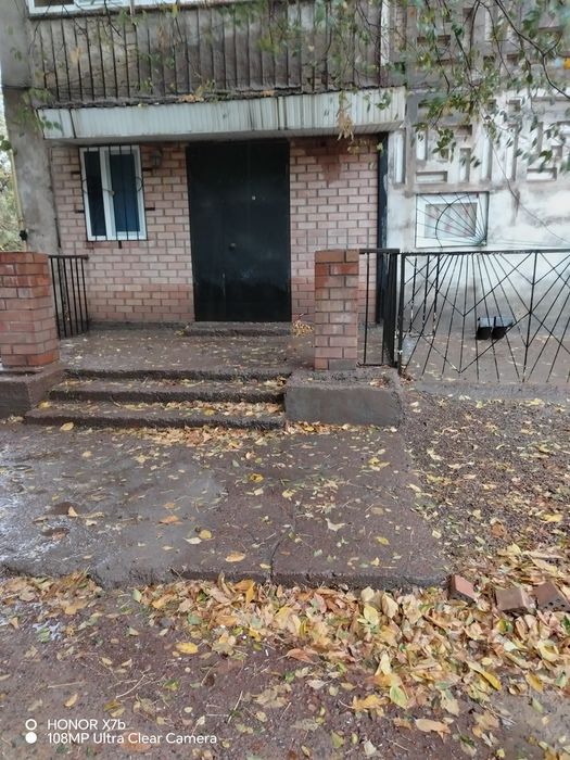 Срочно продаётся 2х комнатная квартира на 1м этаже через банк.