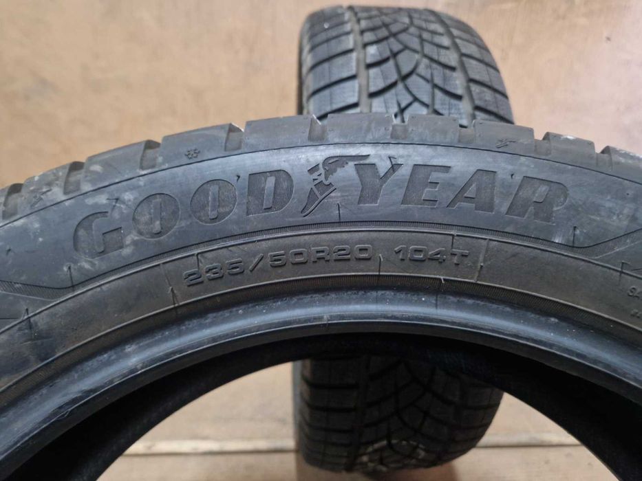 2 Goodyear R20 235/50
зимни гуми
DOT3921