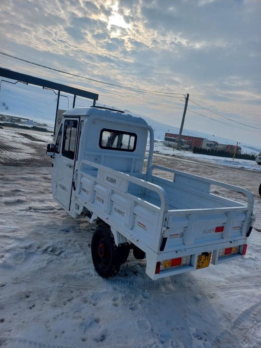 Triciclu electric cu cabină