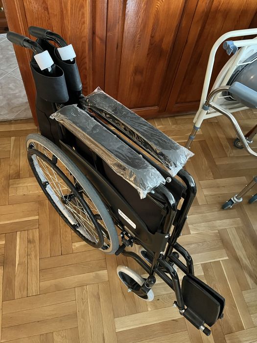 Инвалидна количка НЕИЗПОЛЗВАНА