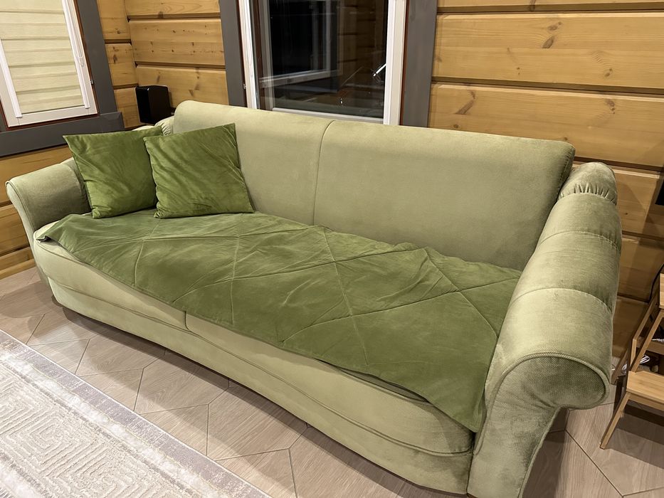 Продам мягкий уголок ( диван и два кресла)