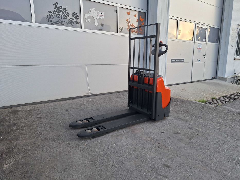 Електрическа палетна количка Toyota LWI160 Li-ION-195 м.ч.