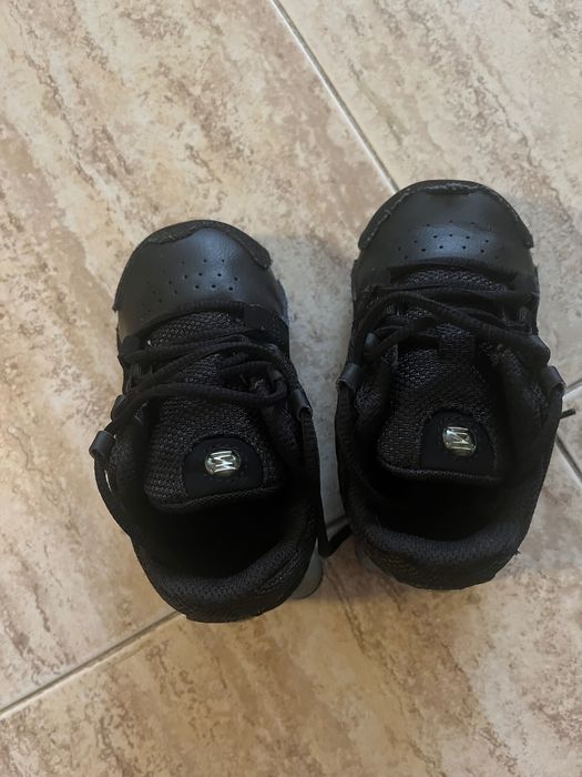 Продавам детски обувки Nike 22 номер