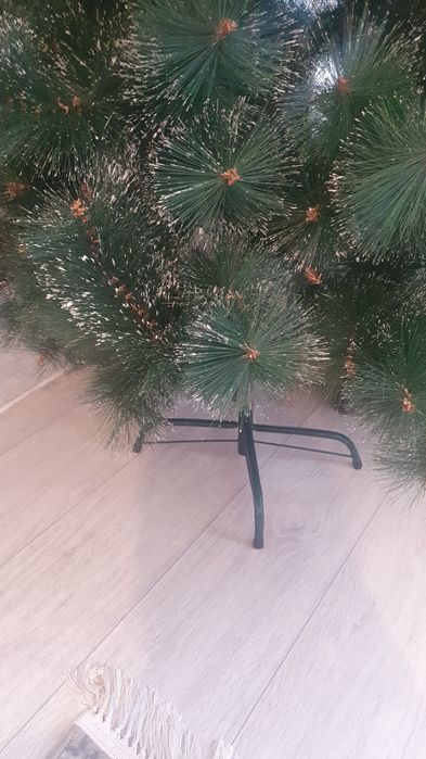 Продам ёлку размер 1.70