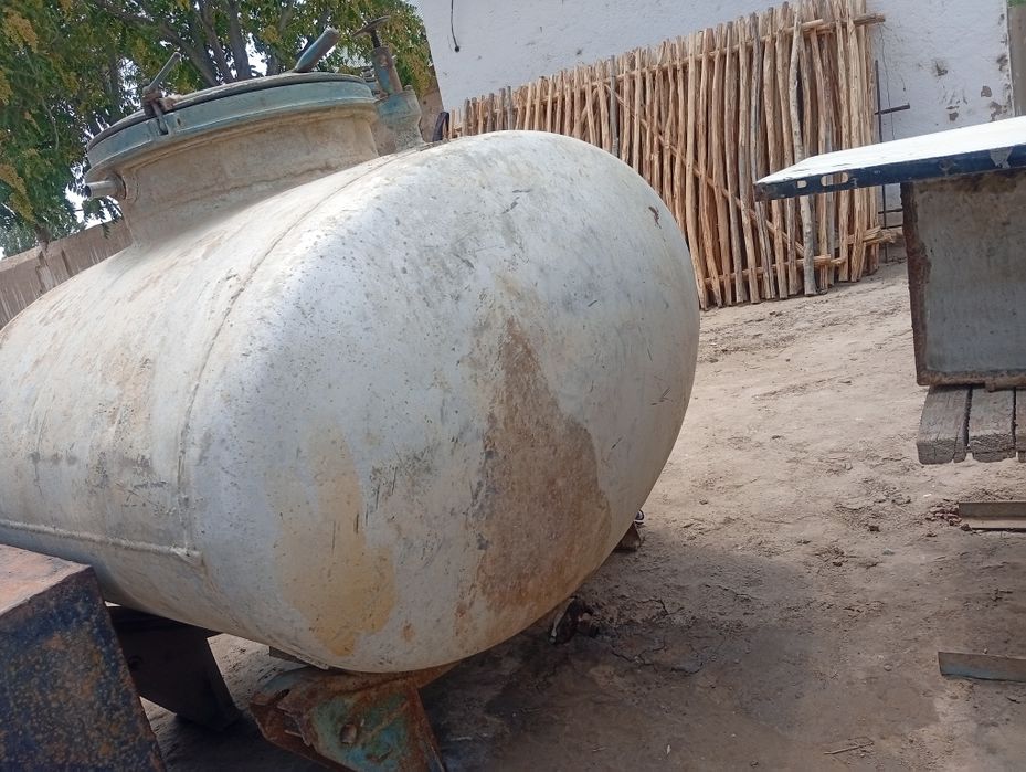 1 тонналык алюминий юмкост сатылады.