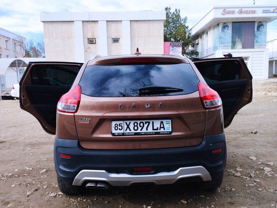 Lada X Ray Cross Luxe Prestige