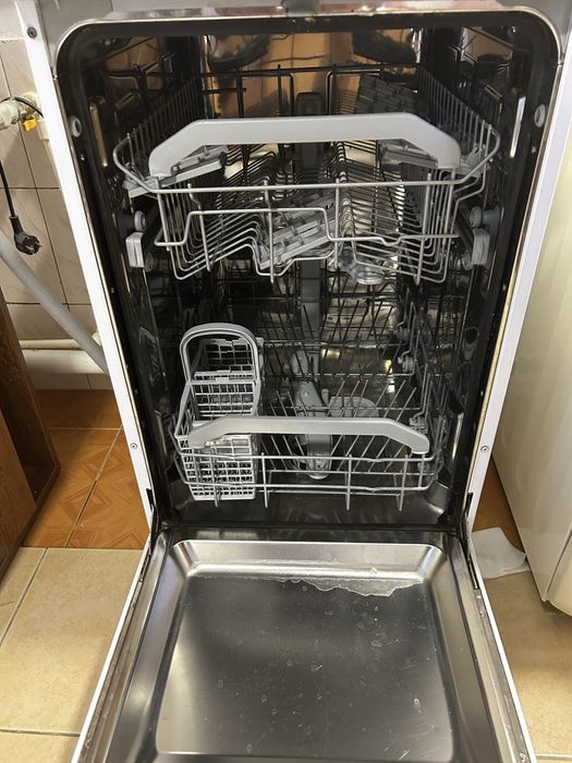 Посудамоечная машира Hotpoint Ariston