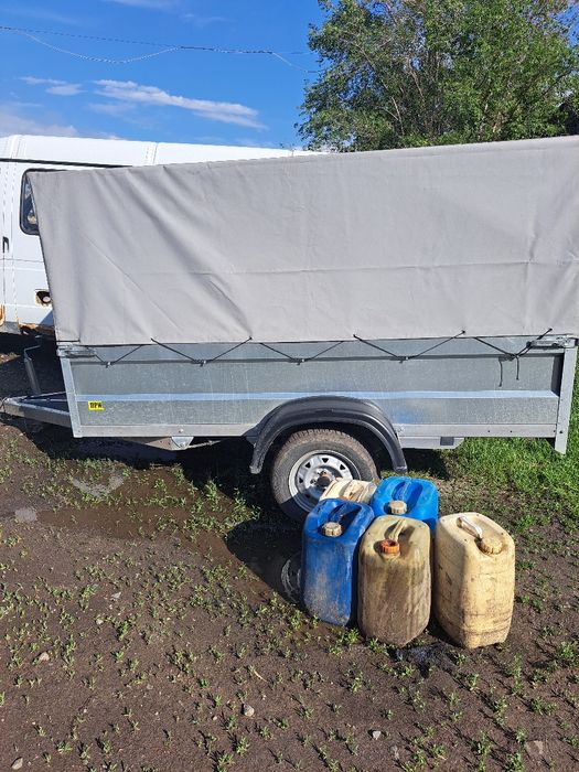 Продам прицеп все работает горит