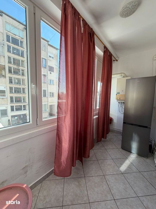 Etaj I | Apartament decomandat cu 3 camere | Semicentral