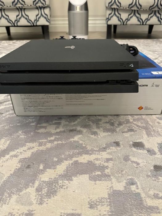 Игровая приставка Sony PlayStation 4