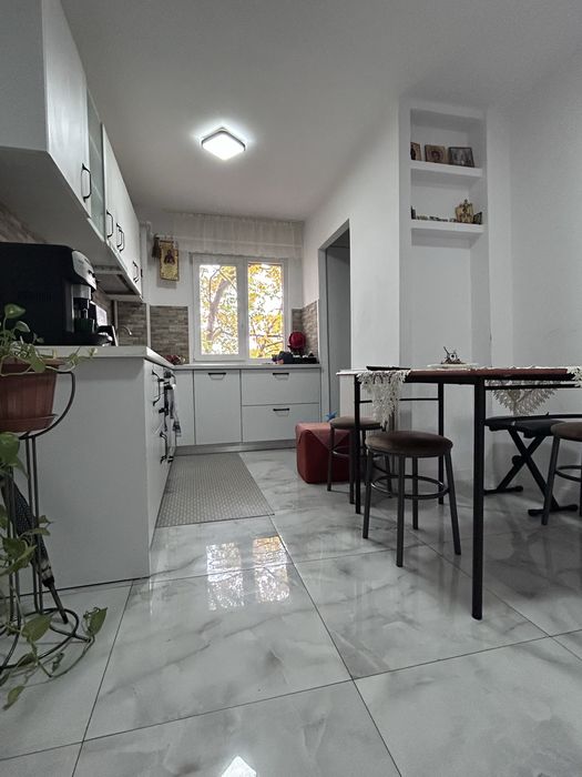 Apartament de vânzare , etaj 2, decomandat, str.  Cazarmii !!