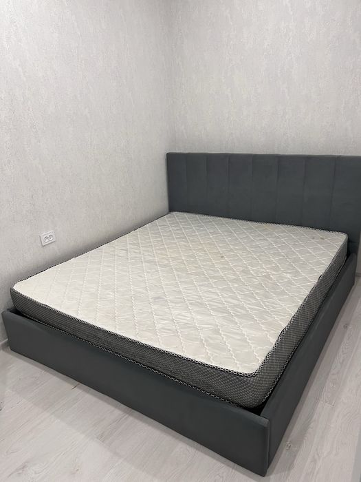 Продам кровать с матрасом
