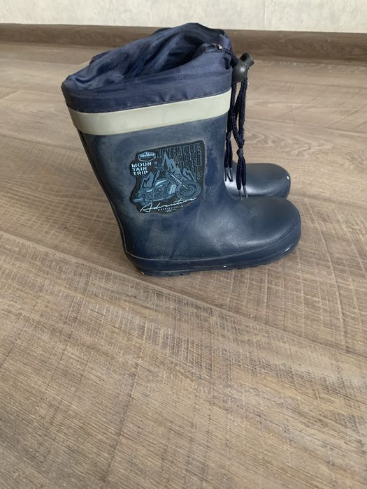 Резиновые сапоги на мальчика