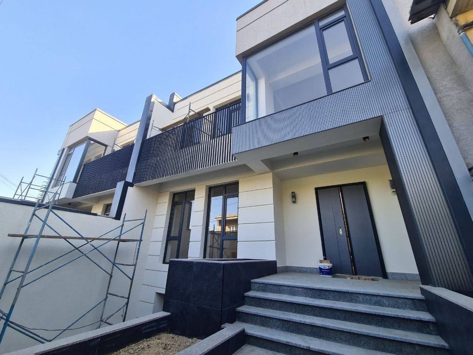 Продается дом Мирзо-Улугбек район. Центр Луначариского.