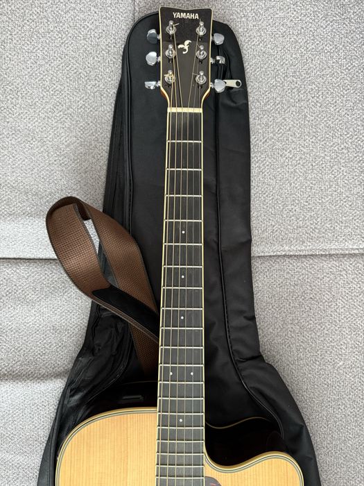 Электро-акустическая гитара Yamaha FGX830C