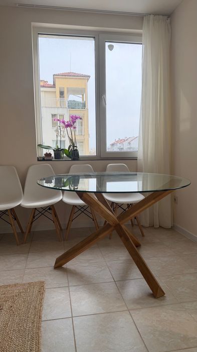 Продавам трапезна маса