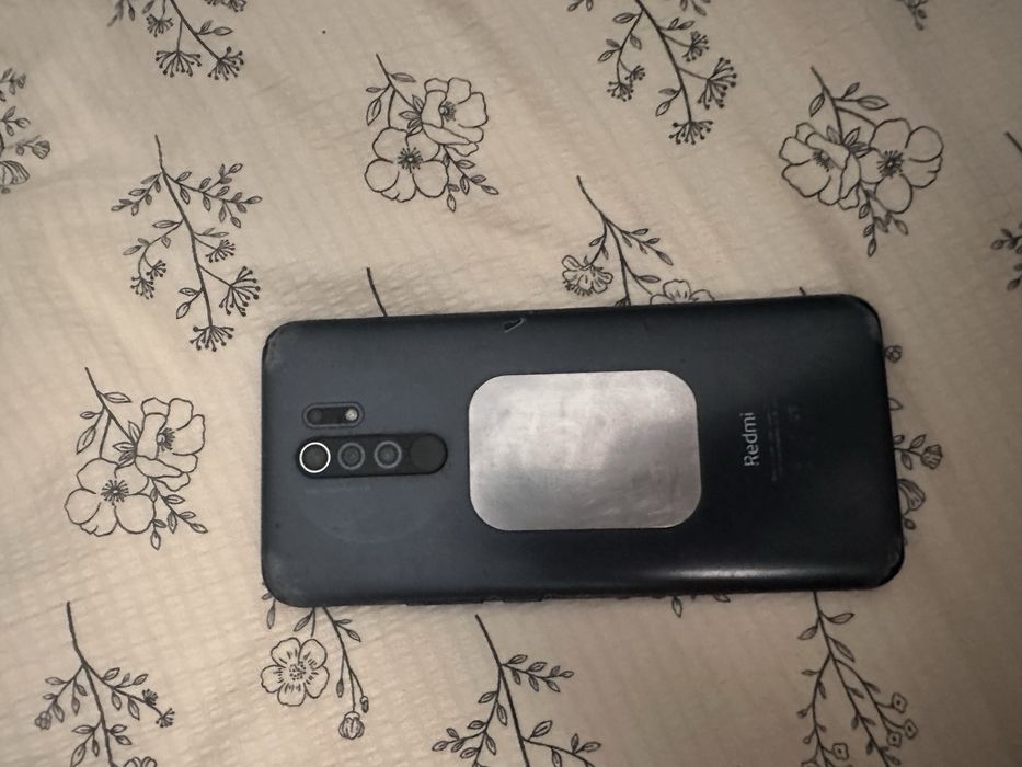 Телефон редми 9  жаксы істейді