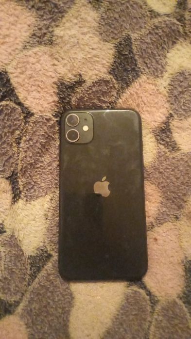 Продам айфон 11 память 64 гб