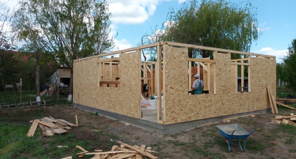 Construim case structura lemn și prefabricate din lemn / foișoare