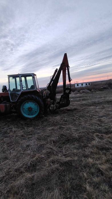 трактор -эксковатор ЮМЗ