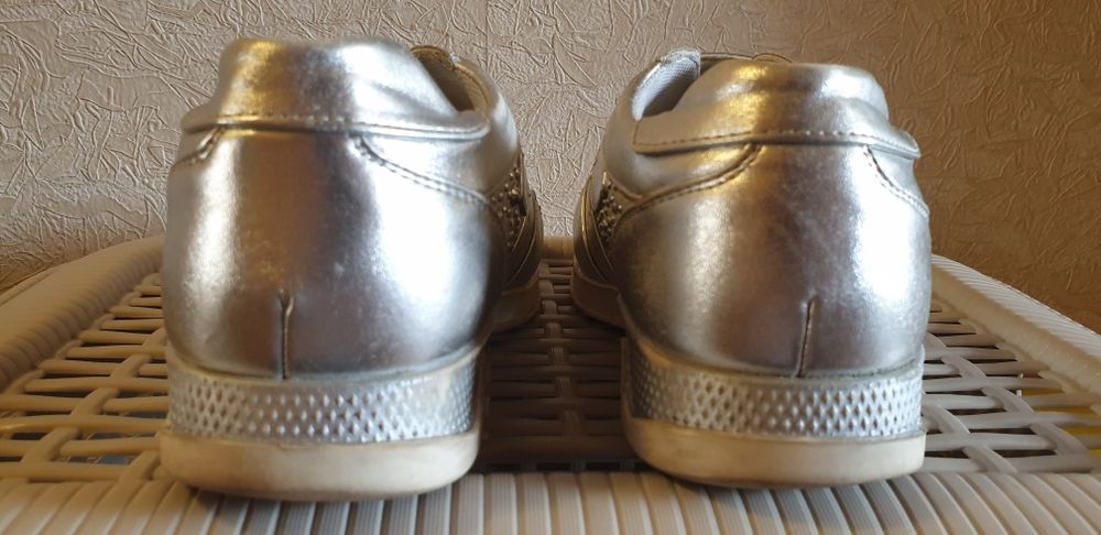 Кроссовки для девочки р.34