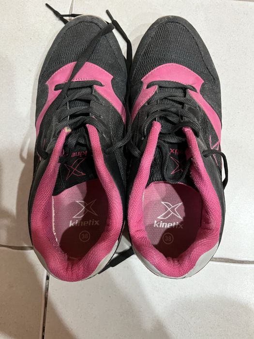 Продаю кроссовки