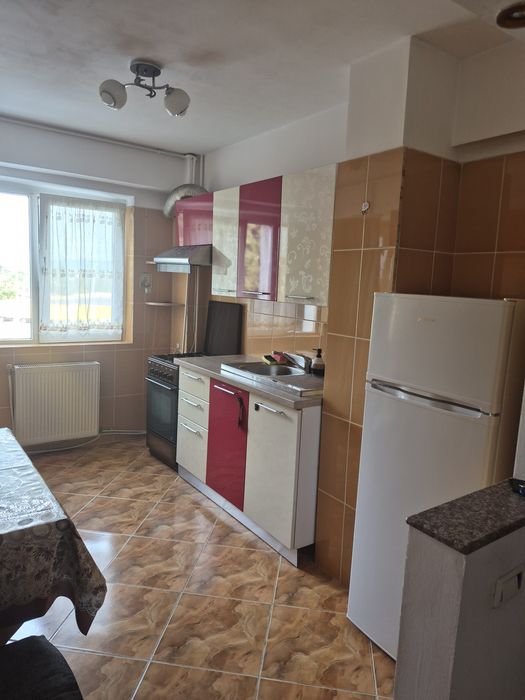 Închiriez apartament
