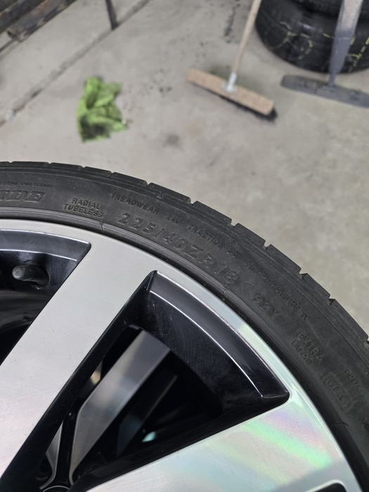4 Броя 225/40/18 Dunlop 6mm