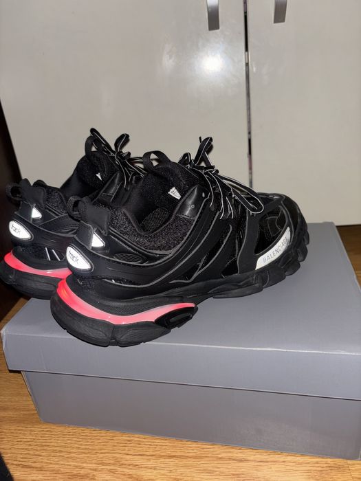 Balenciaga track led 43