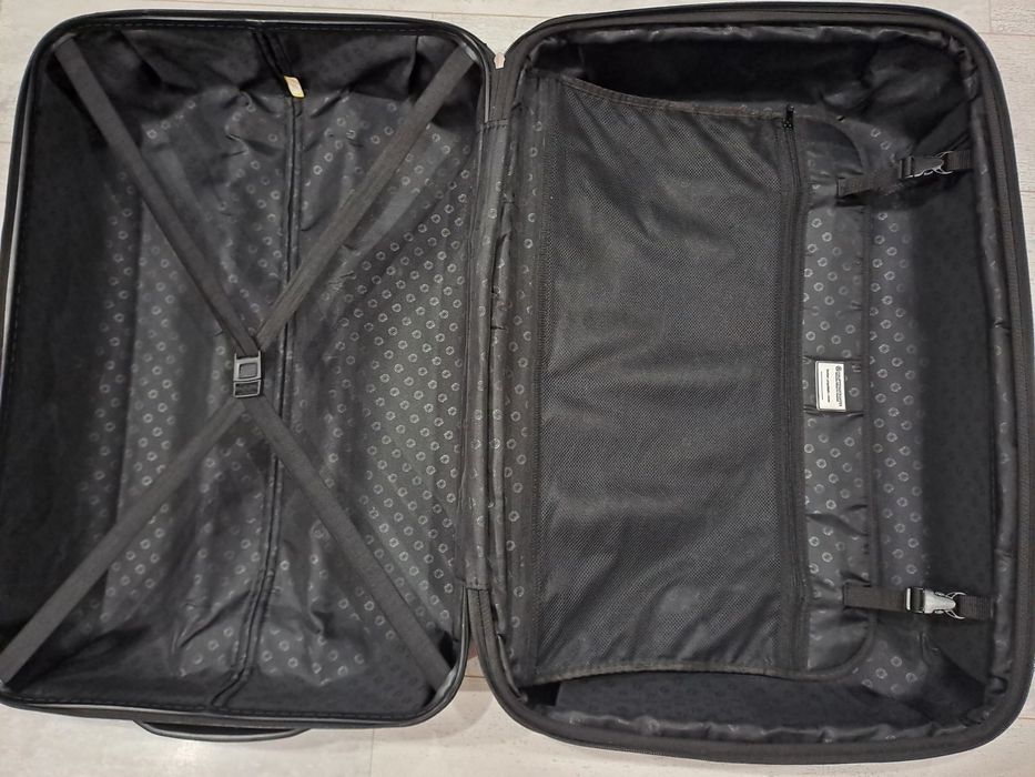 Куфар HAUPTSTADTKOFFER (телескопична дръжка, колелца, шифър,уширител)