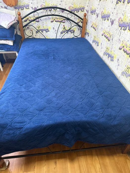 Продам кровать. С матрасом