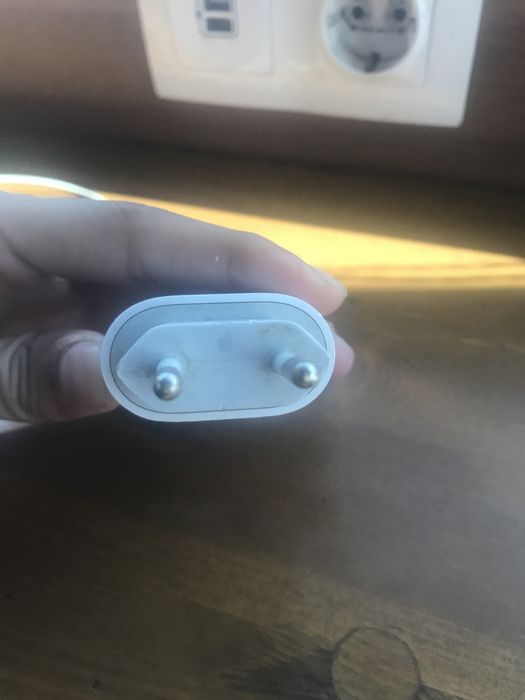 продам оригинальный блок от зарядки iphone