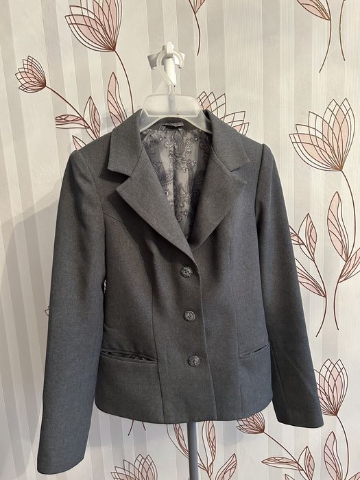 Серый костюм двойка