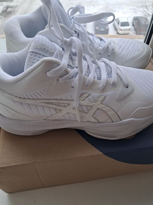 Продам кроссовки волейбольные новые