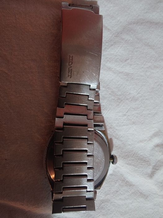 Полет, съветаки механичен часовник, с ръчно навиване.