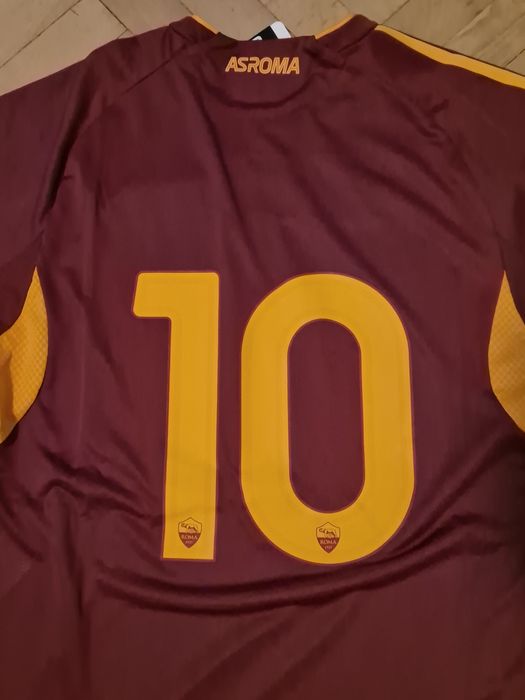 100% оригинален екип Рома / Roma - тениска +шорти + калци / Размер Л