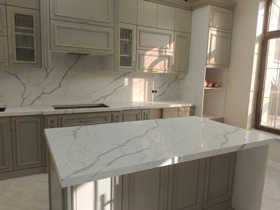 Искусственный камень для кухни столешница  Акрил, Кварцевый..