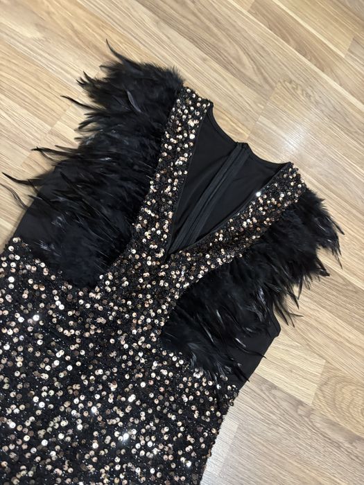 Рокля с пера и пайети