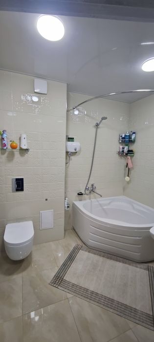 продается 3-комнатная ,второй этаж .