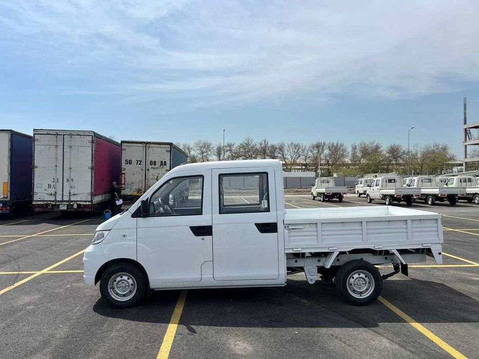 TM3BORTOVOY yuk tashishga moljallangan qosh kabina va balonlik mashina