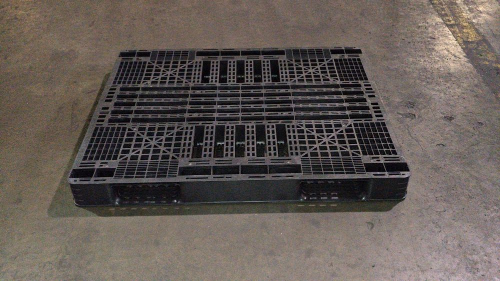 Пластмасови палети 1300/1100/120мм